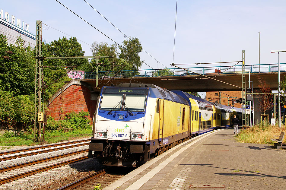 Eine Traxx Lok von der Start im Bahnhof Hamburg-Harburg