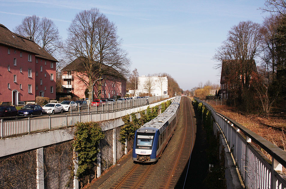 Zwei AKN Lint Triebwagen am Bahnhof Eidelstedt Zentrum und Eidelstedt Ost