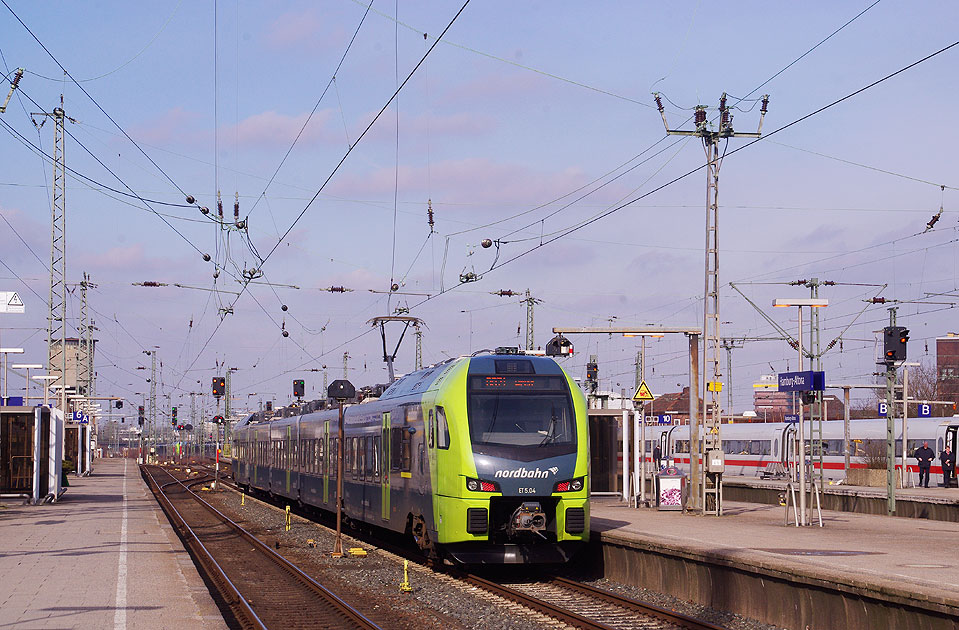 Nordbahn Triebwagen im Bahnhof Hamburg-Altona