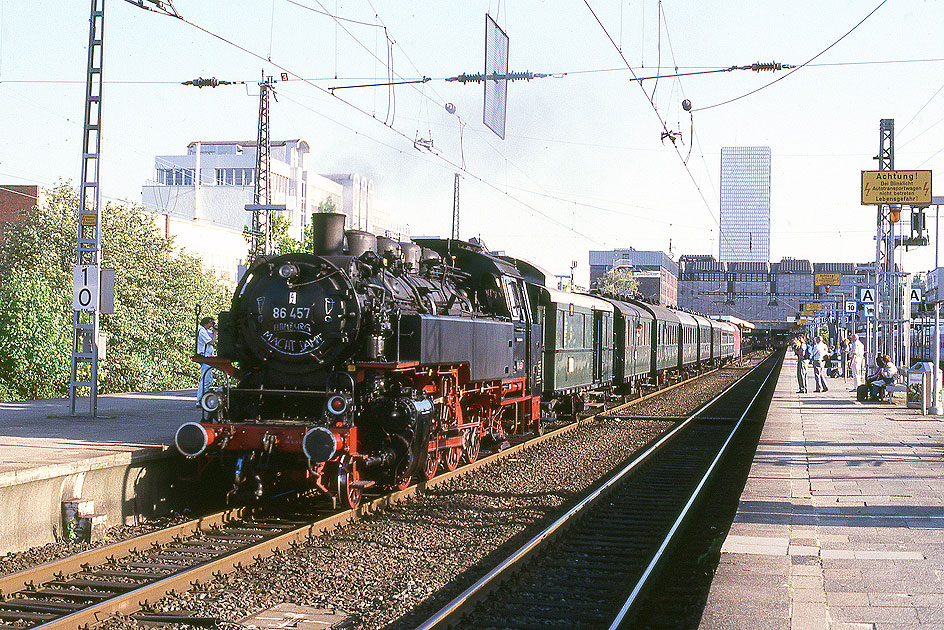 Dampflok Baureihe 86 später 086 - im Bahnhof Hamburg-Altona