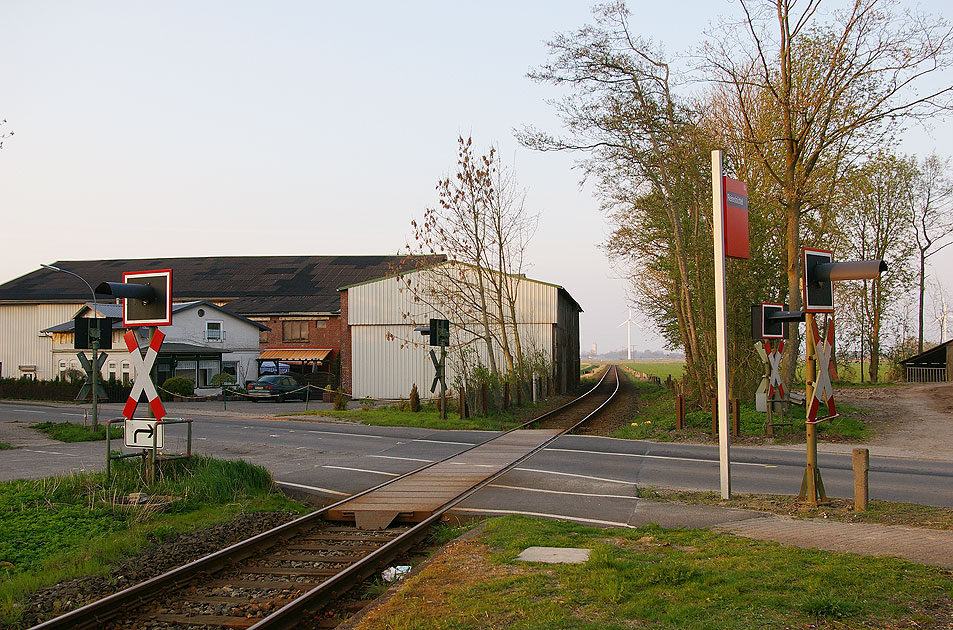 Der Bahnhof Reinsbüttel an der Bahnstrecke Heide - Büsum