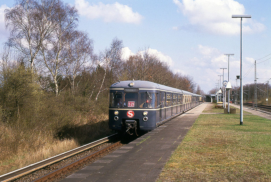 Die Baureihe 470 der Hamburger S-Bahn im Bahnhof Mittlerer Landweg
