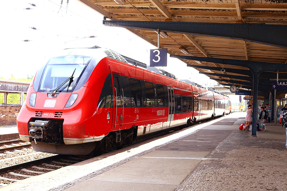 Ein Triebwagen von DB Regio im Turmbahnhof Falkenberg (Elster)