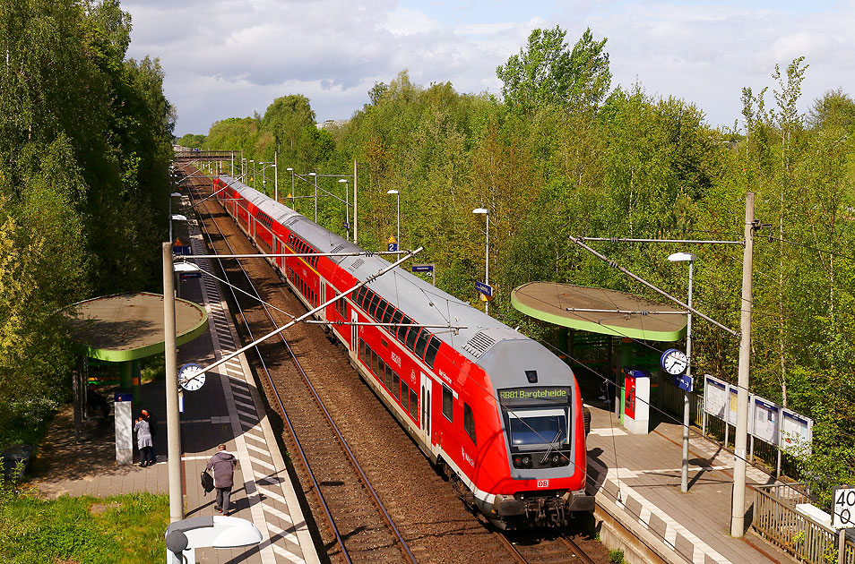 Der Bahnhof Ahrensburg-Gartenholz an der Hauptstrecke von Hambuurg nach Lübeck