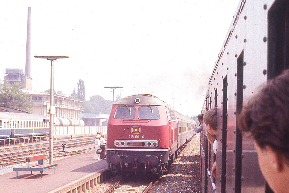 Die 218 001-6 im Bahnhof Nürnberg Ost