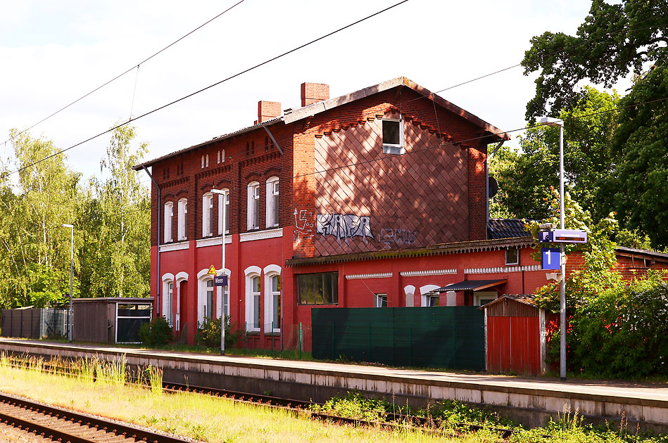 Das Bahnhofsgebäude vom Bahnhof Wieren