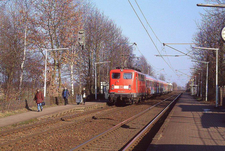 DB Baureihe 141 im Bahnhof Neu Wulmstorf