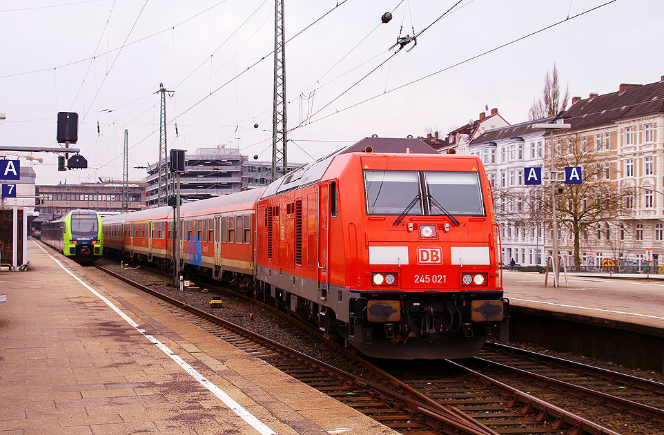 DB Baureihe 245 im Bahnhof Hamburg-Altona