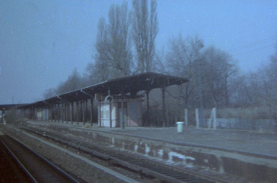 Der Bahnhof Staaken der Berliner S-Bahn in Westberlin