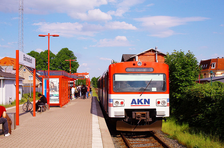 Ein AKN VTA Triebwagen im Bahnhof Barmstedt