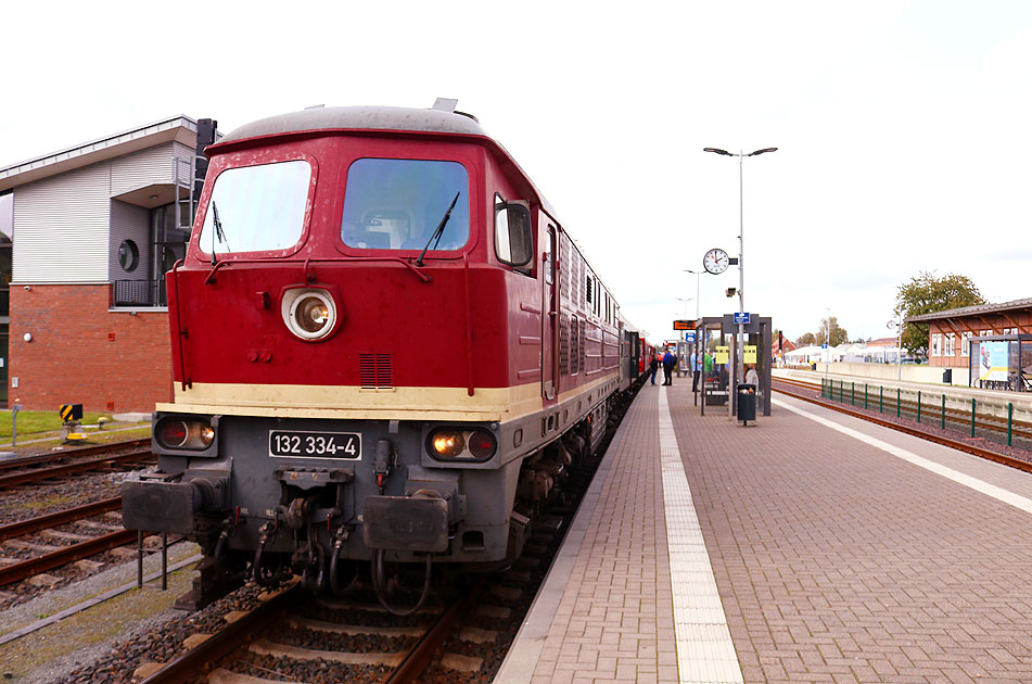 Die 132 334-4 von EBS im Bahnhof Bremervörde der EVB