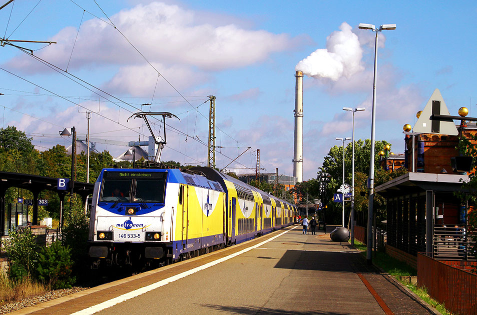 Ein Metronom-Zug im Bahnhof Uelzen