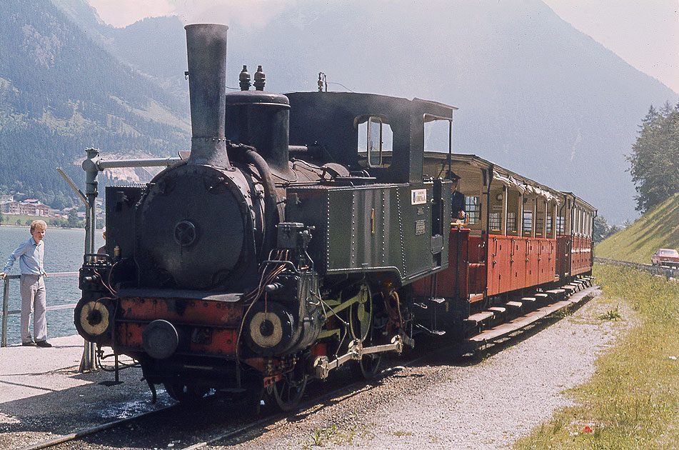 Die Achenseebahn am Achensee im Bahnhof Seespitz