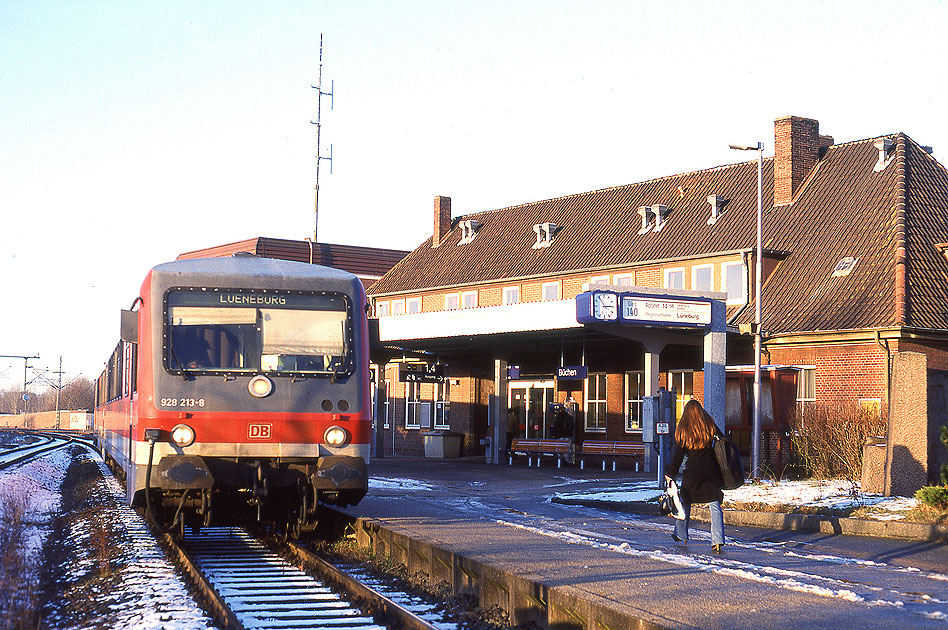 Ein Dieseltriebwagen der Baureihe 628 im Bahnhof Büchen