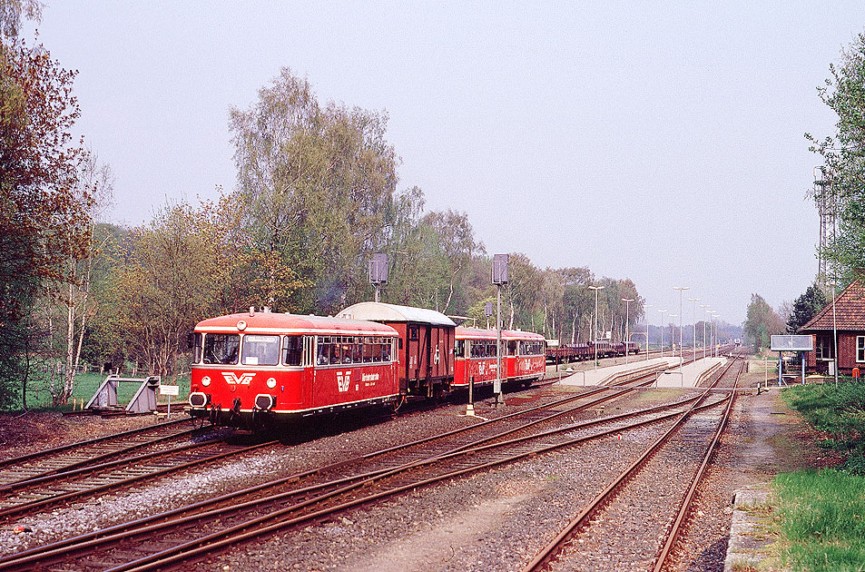 Der Moorexpress von der EVB - Uerdinger Schienenbusse im Bahnhof Hesedorf