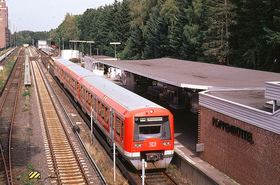 Die Baureihe 474 der Hamburger S-Bahn im Bahnhof Poppenbüttel