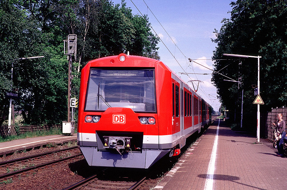 DB Baureihe 474.3 - eine S-Bahn im Bahnhof Neu Wulmstorf
