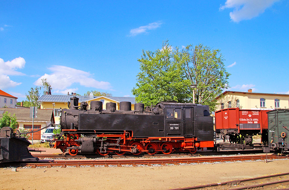 Die Dampflok 99 1791 im Bahnhof Radebeul Ost