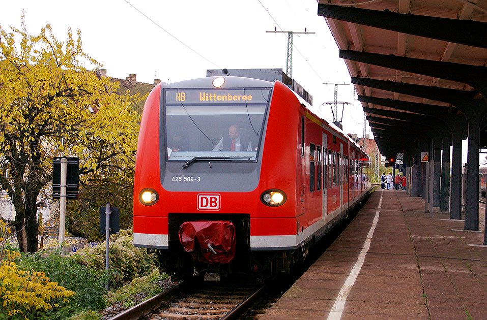 DB Baureihe 425 im Bahnhof Magdeburg-Neustadt