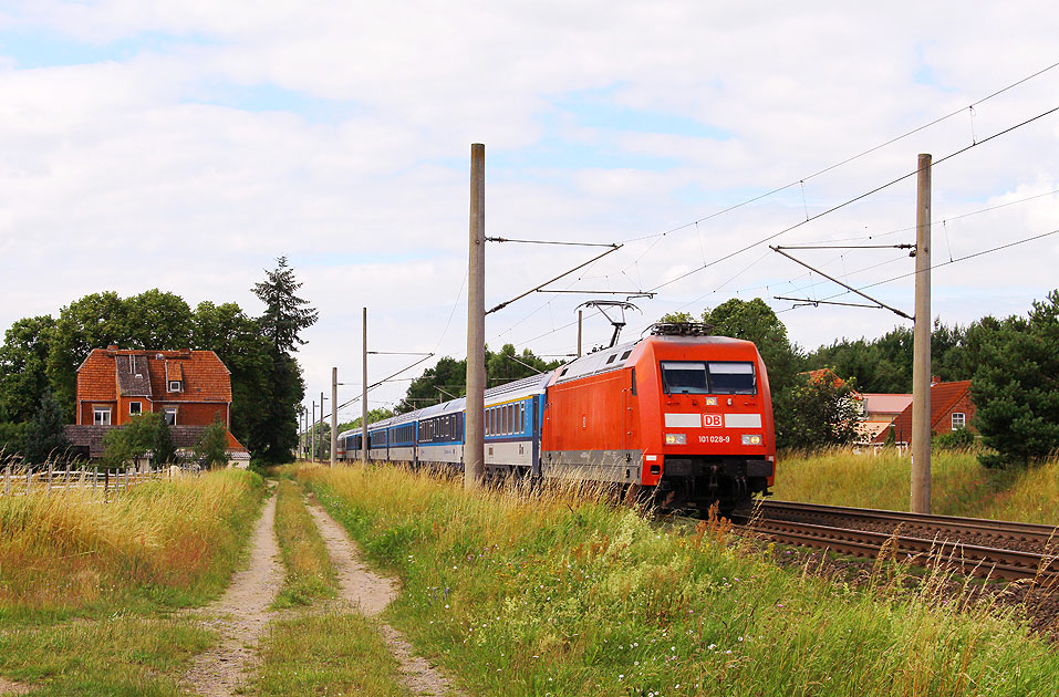 DB Baureihe 101 im Bahnhof Schwanheide