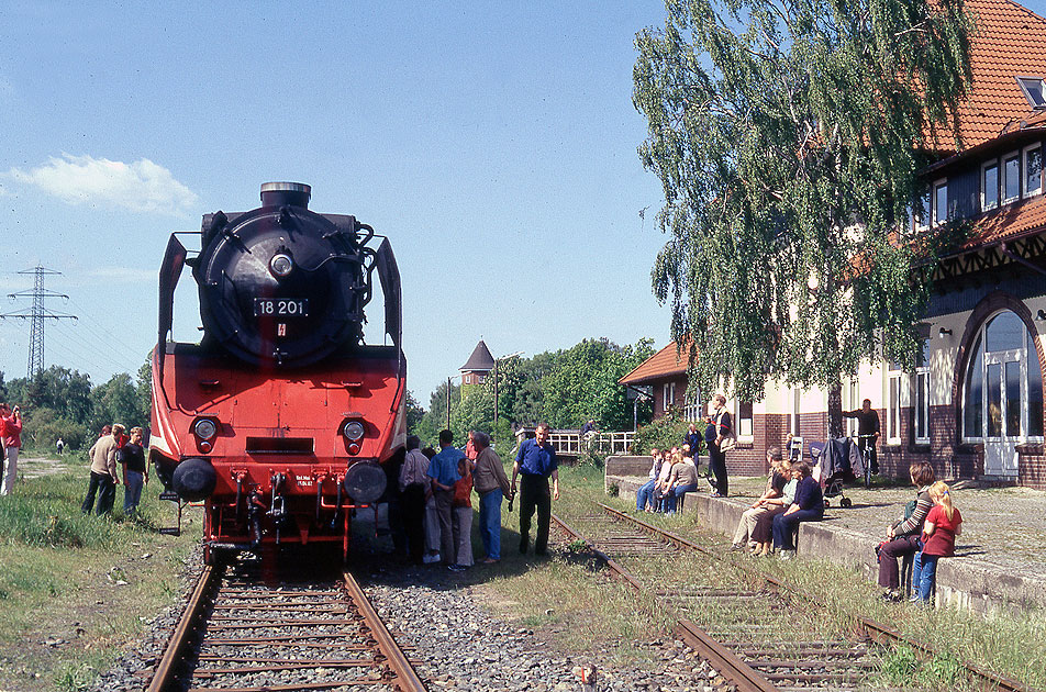 Die 18 201 im Bahnhof Geesthacht