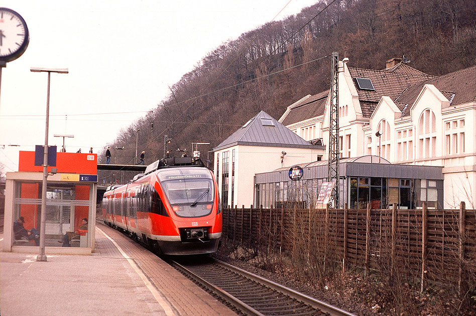 DB Baureihe 644 im Bahnhof Porta Westfalica