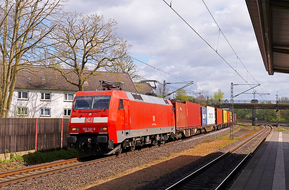Eine Lok der Baureihe 152 im Bahnhof Rotenburg (Wümme)
