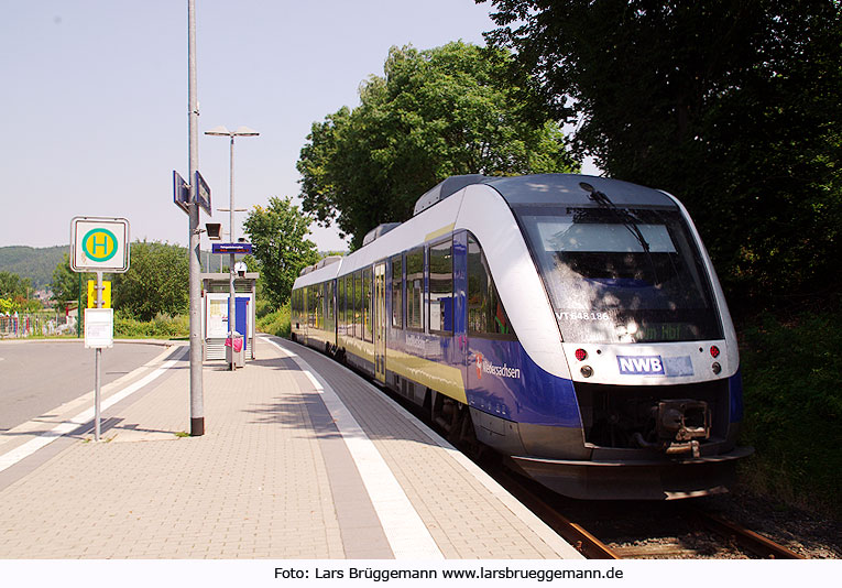 Nordwestbahn Lint-Triebwagen im Bahnhof Bodenburg