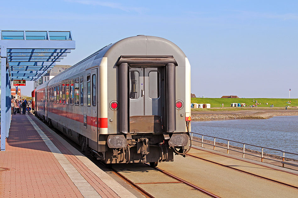 Kurswagen im Bahnhof Dageb&uuml;ll