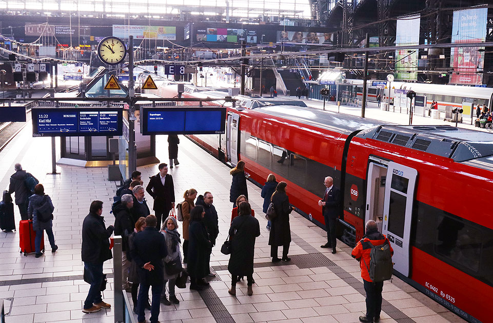 Der erste dänische Talgo  230 im Fahrgasteinsatz von Hamburg nach Kopenhagen
