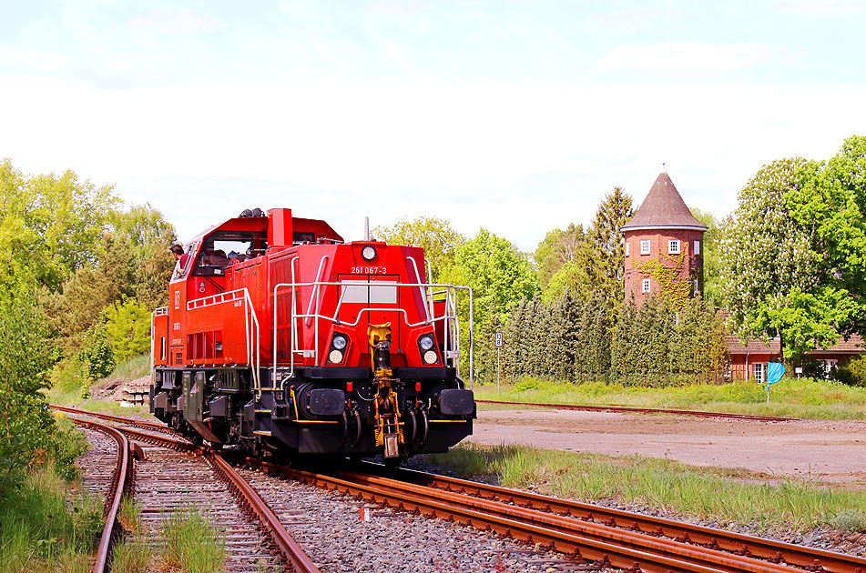 Die 261 067-7 im Bahnhof Geesthacht - 50 Jahre  Geesthachter Eisenbahn