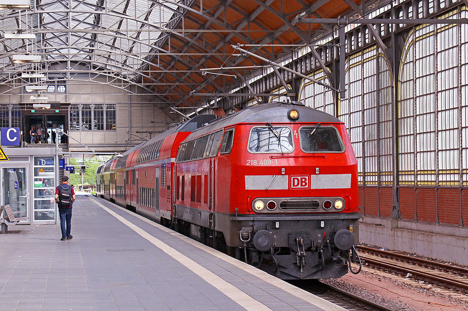 Die 218 409-1 in Lübeck Hbf