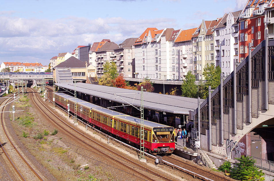 S-Bahn Bahnhof Berlin-Witzleben - Miesse Nord / ICC