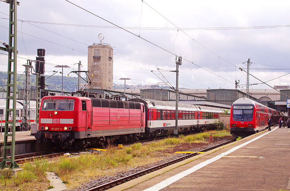 Eine Lok der Baureihe 181 in Stuttgart Hbf
