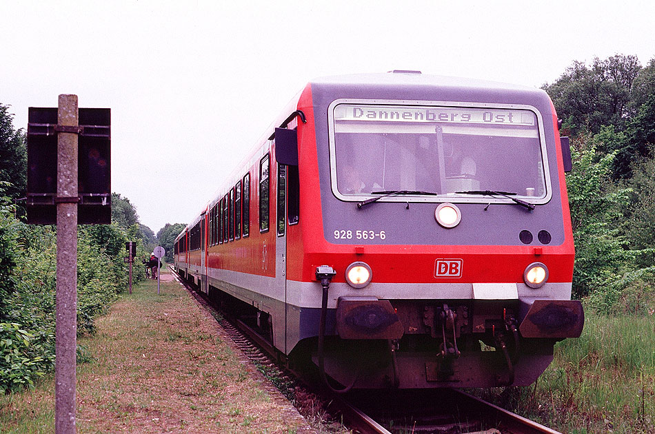 Der Bahnhof G&ouml;hrde an der Wendlandbahn mit einem 628
