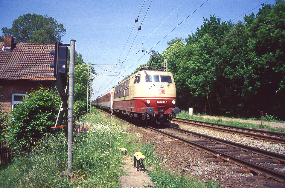 Die 103 208-5 in Prisdorf