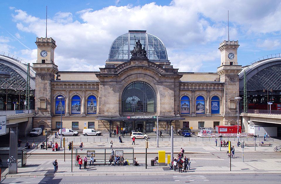 Das Empfangsgeb&auml;ude von Dresden Hbf