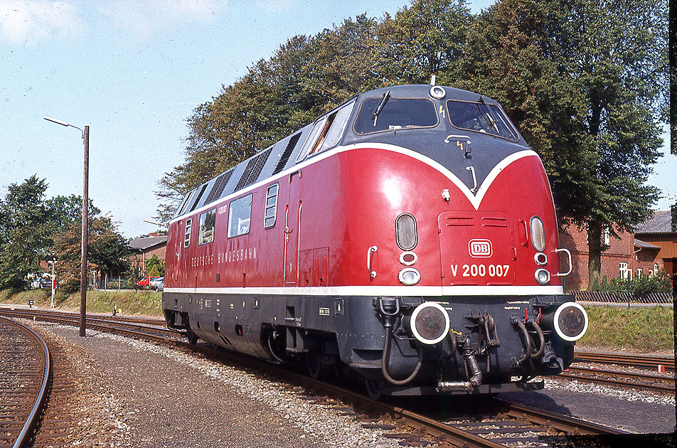 Die V 200 007 im Bahnhof Kaltenkirchen der AKN