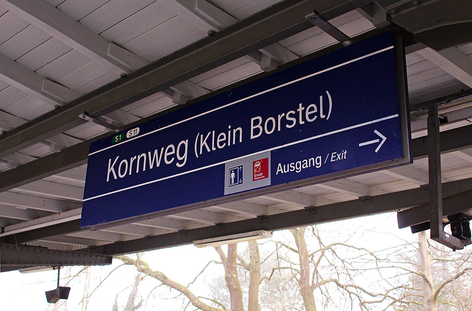 Ein Bahnhofsschild vom Bahnhof Kornweg der Hamburger S-Bahn
