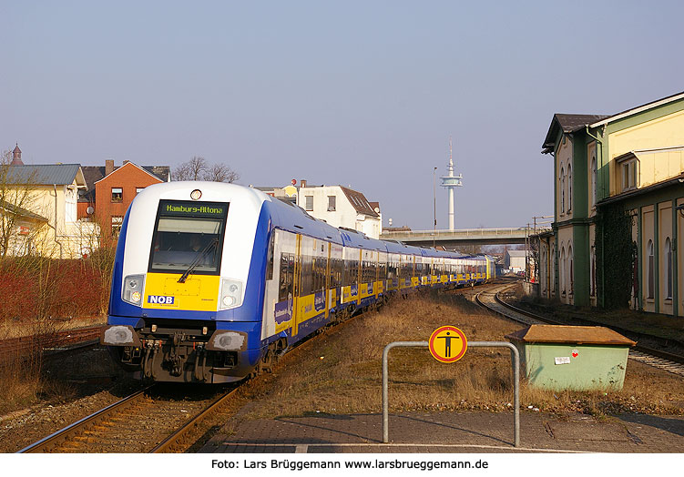 Die Nord-Ostsee-Bahn im Bahnhof Heide an der Marschbahn