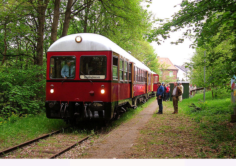 Der AVL GDT-Triebwagen DT 0518 im Bahnhof Lüneburg Süd als Personenzug nach Amelinghausen