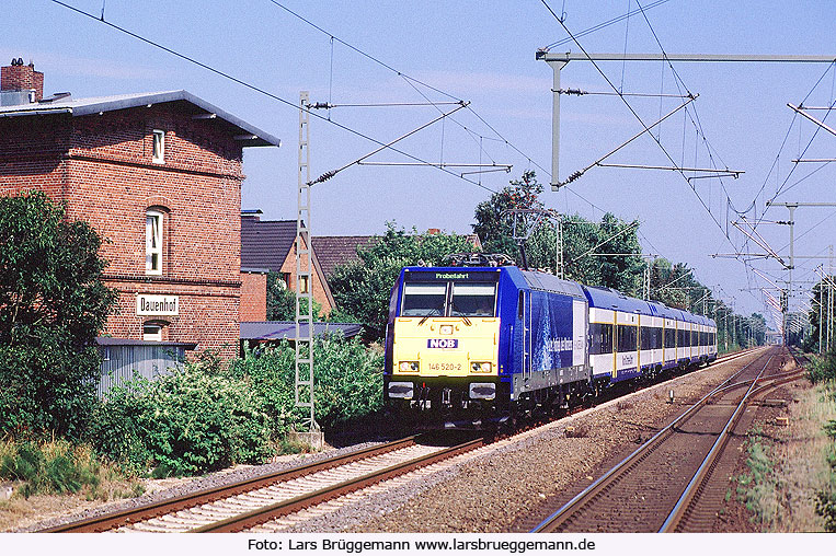 Die NOB Baureihe 146 mit einer Marschbahngarnitur im Bahnhof Dauenhof