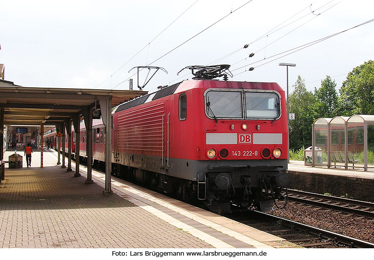 DB Baureihe 143 - Lok 143 222-8 im Bahnhof Pinneberg