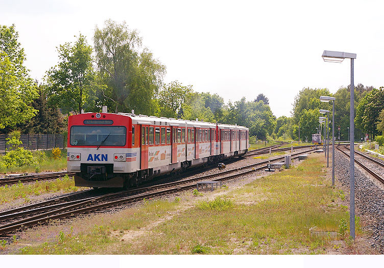 Linie A2 im HVV - die Alsternordbahn - im Bahnhof Ulzburg Süd