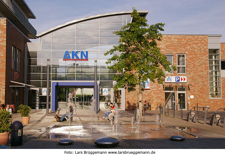 Der Bahnhof Quickborn der AKN mit Einkaufszentrum