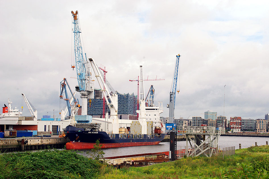 Das Schiff BBC ECUADOR im Hamburger Hafen