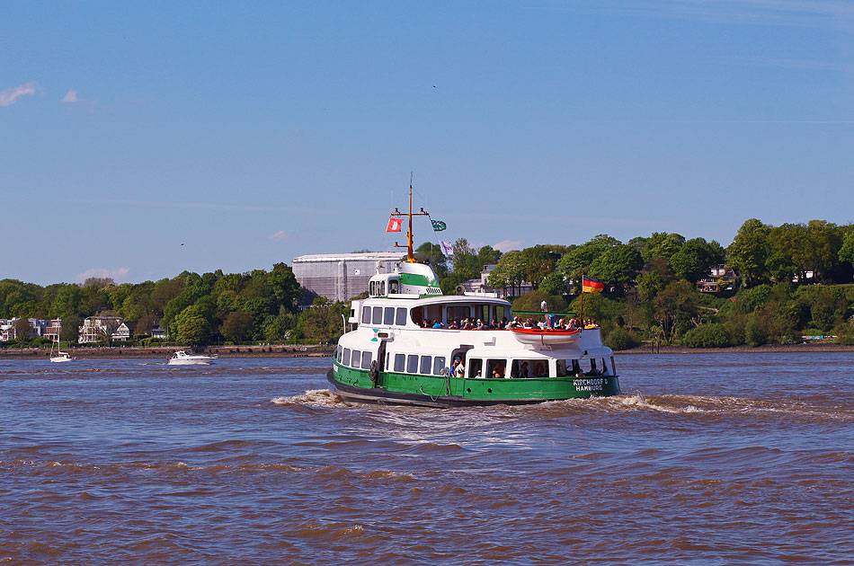 Das HADAG Schiff Kirchdorf in Finkenwerder