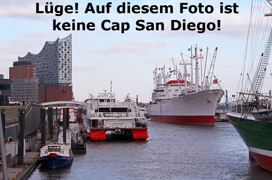 Die Cap San Diego an den Landungsbr&uuml;cken in Hamburg