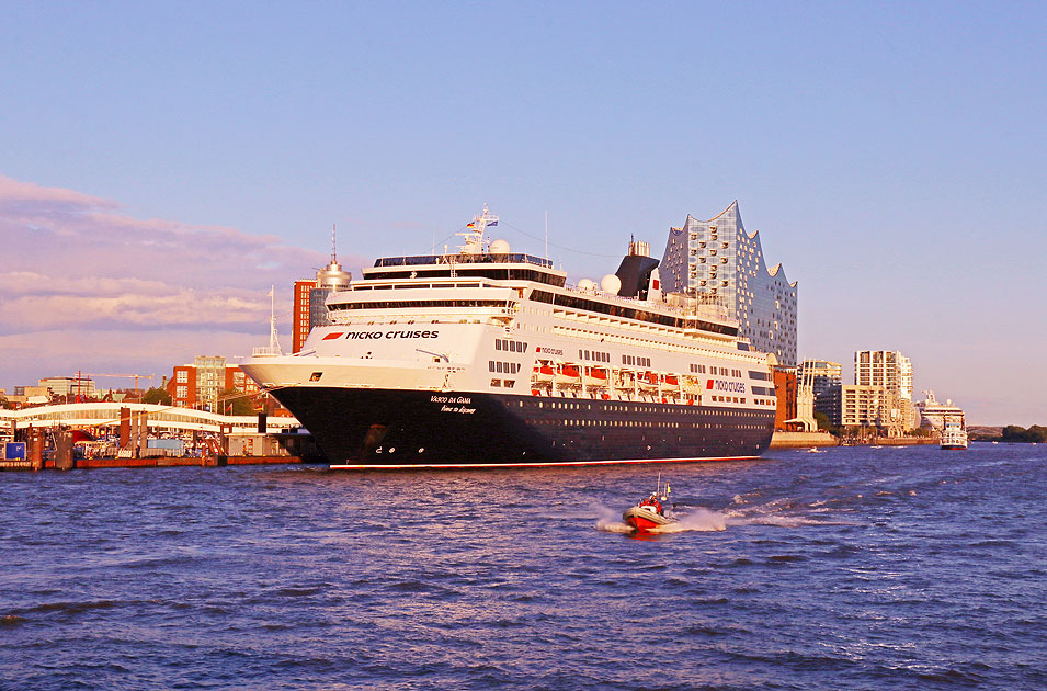Das Kreuzfahrtschiff Vasco da Gama in Hamburg