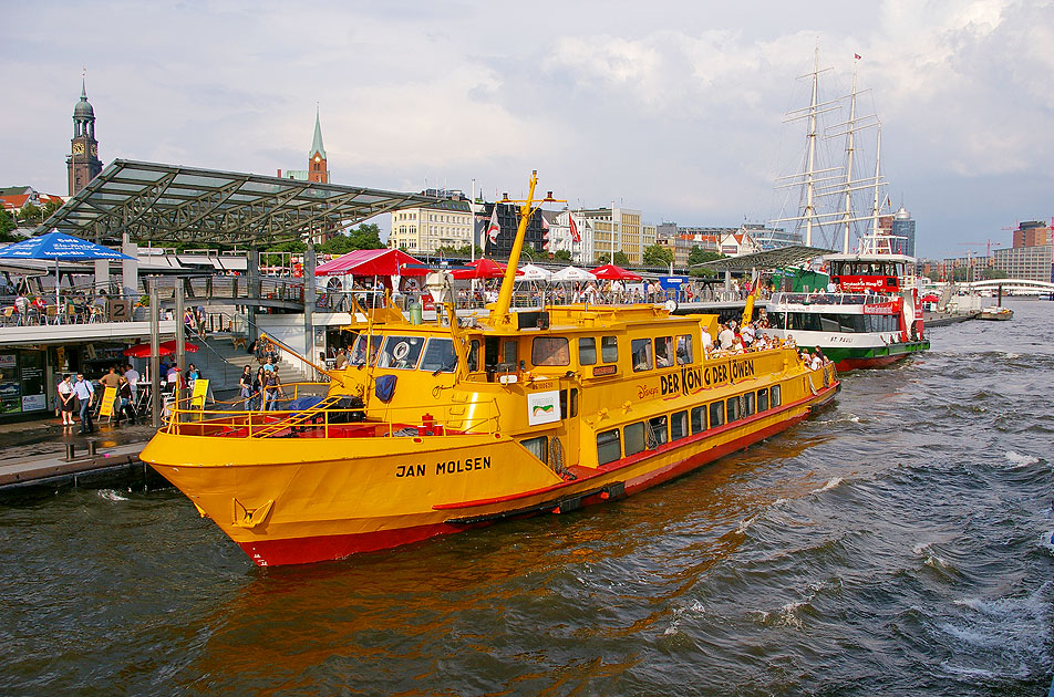Die Jan Molsen von der HADAG in Hamburg